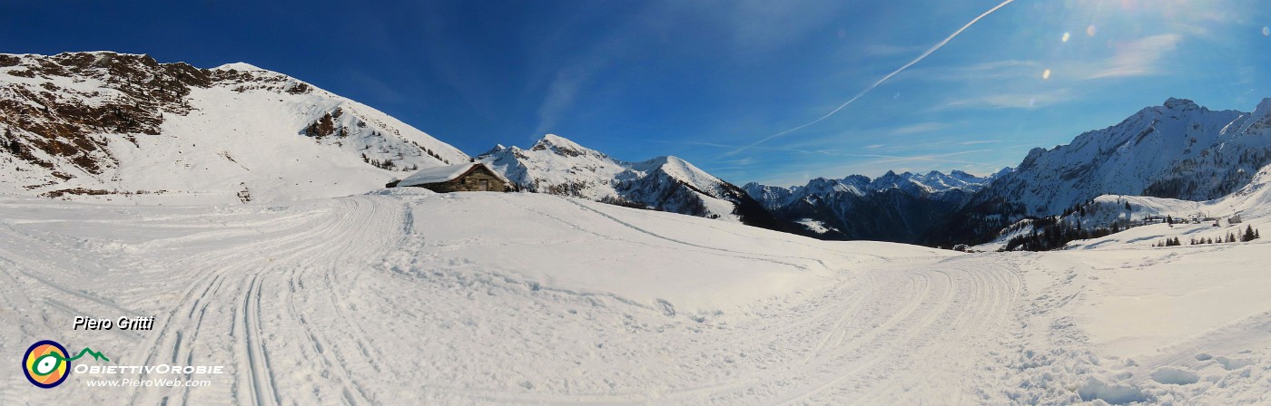 27 Baita Belvedere (1820 m) con ampia vista panoramica.jpg